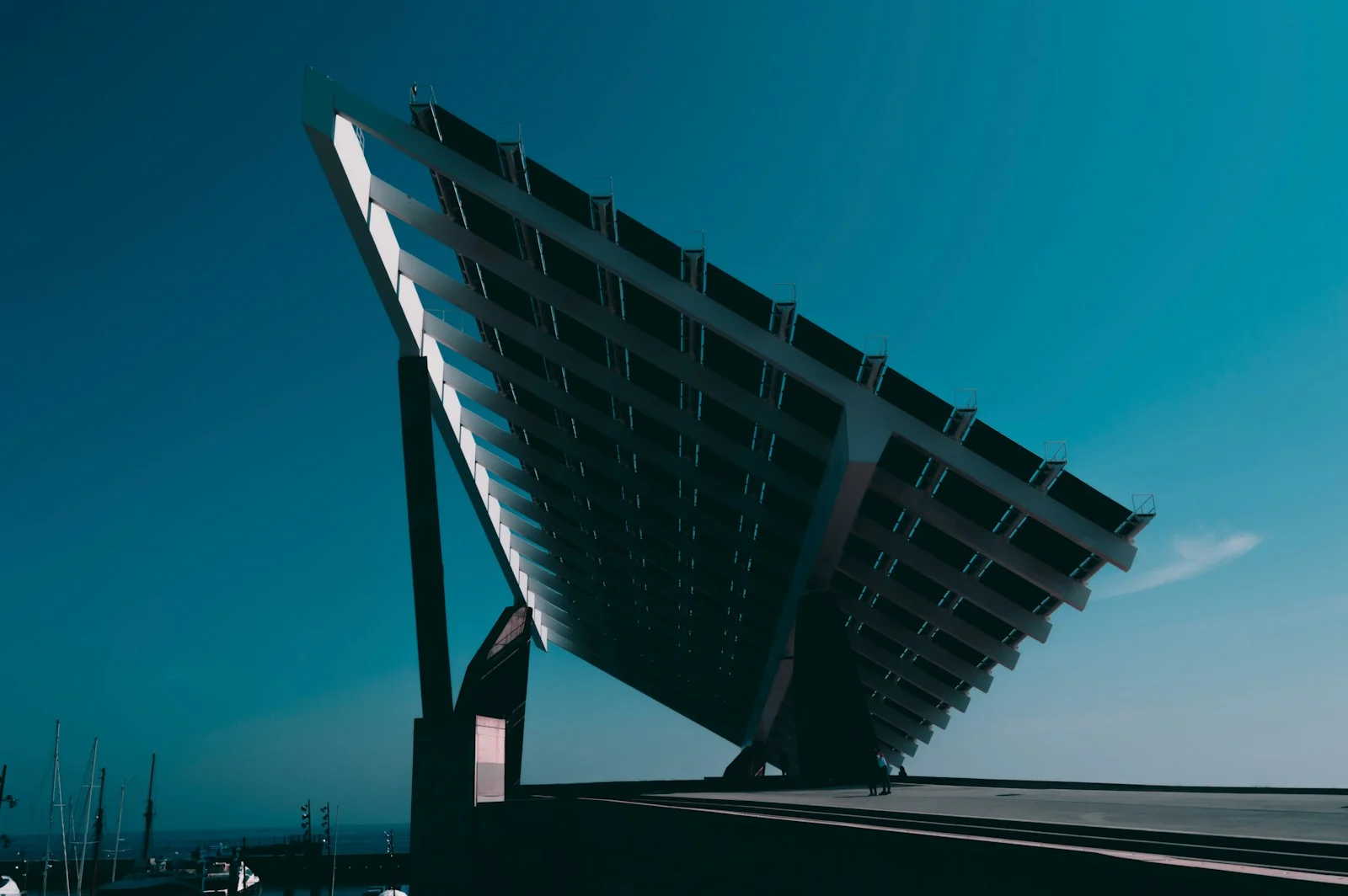 Estrutura de Fixação para Placa Solar: Telhado, Solo e Poste 1 black and silver solar panel