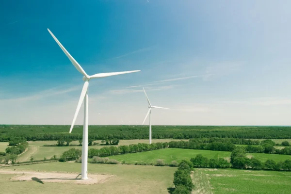 Energia Eólica no Brasil: O Que É, Como Funciona e Como Investir 1 white windmill during daytime