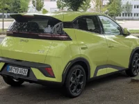 BYD Dolphin Surf, versão europeia do Dolphin Mini, em exposição