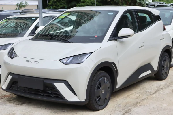 Vendas de Carros Elétricos em Setembro de 2026: Queda de 18% 4 BYD Seagull, vendido no Brasil como Dolphin Mini, visto de frente
