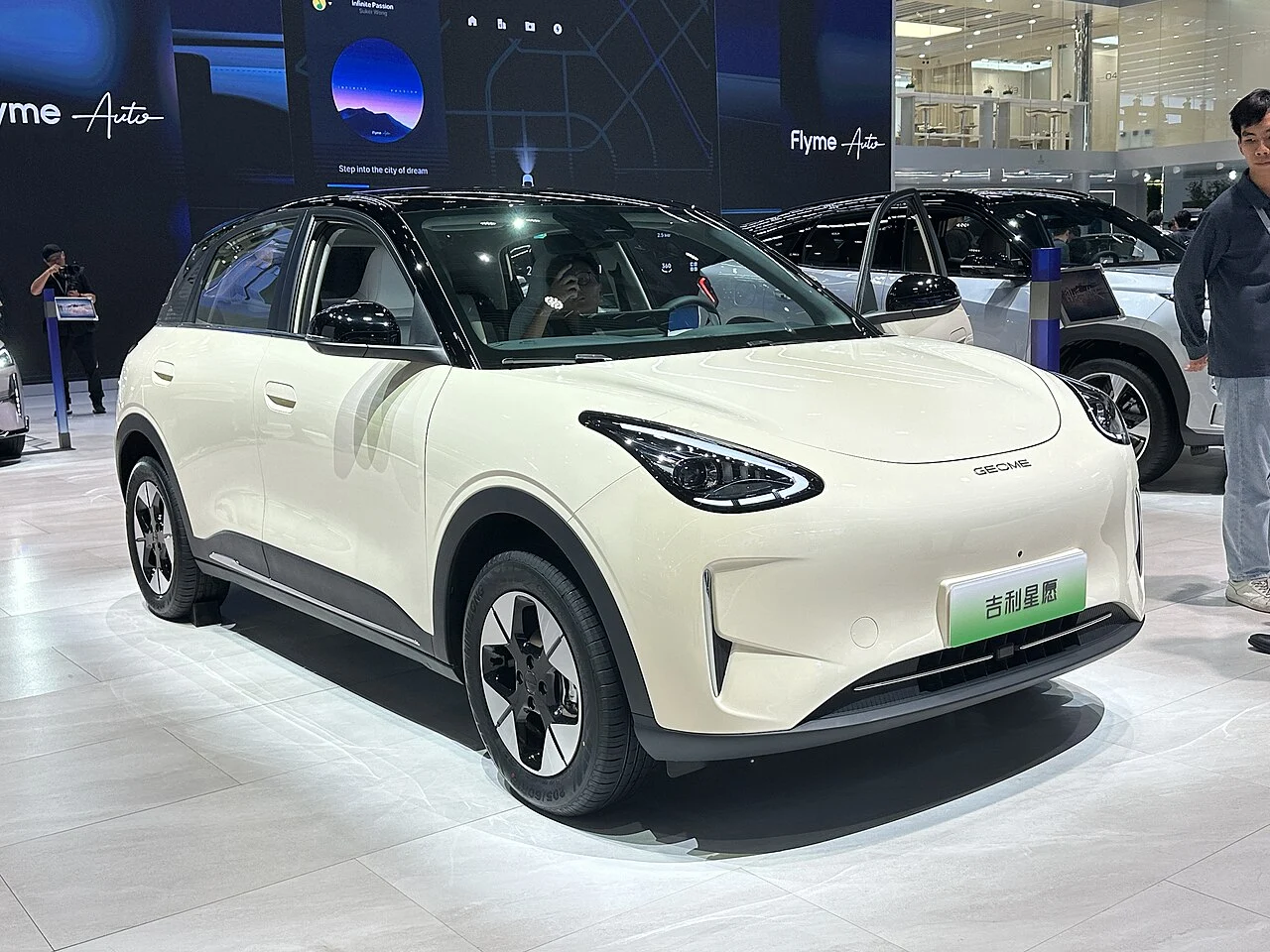 Dolphin Mini ou Geely EX2: Qual Elétrico Vale Mais em 2026? 1 Geely EX2 elétrico visto de frente