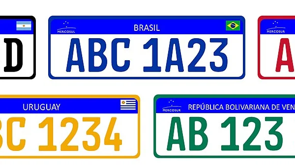 Carro Elétrico Paga IPVA? Veja a Regra por Estado em 2026 2 Placas de veículos do padrão Mercosul usadas no Brasil